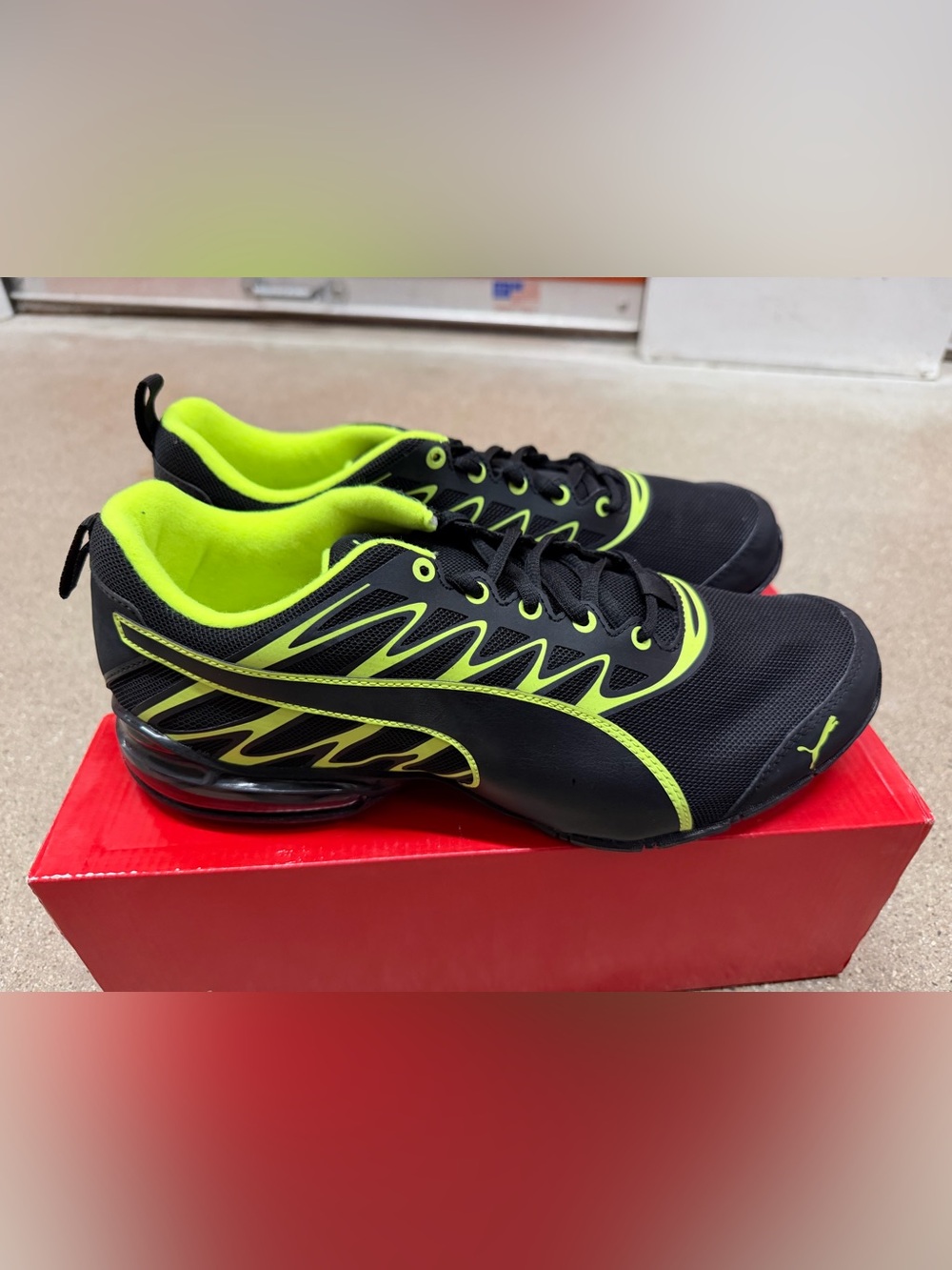 NWT Puma Men’s Voltaic Shoes Axelion  Black / Neon Green Accents Running Shoes